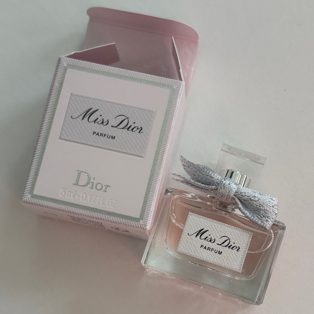Dior Gold Star Bag with Makeup Collection - Picture 7 of 8